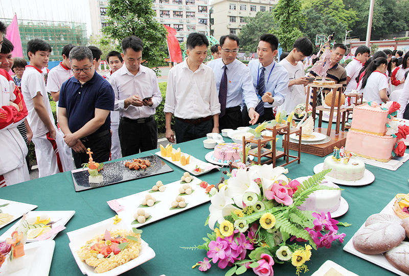 两后生展职教风采  成人成才成就未来
