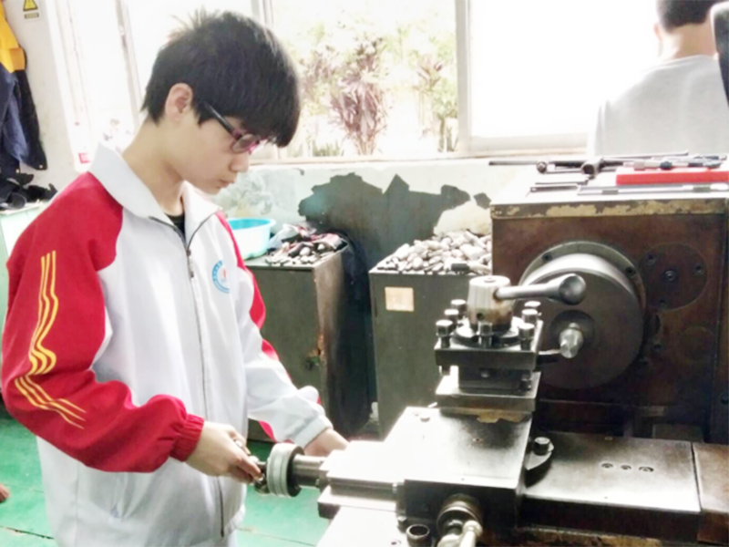 “两后生”心理健康帮扶典型案例——何德彬