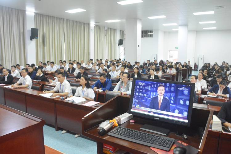 我校召开会议传达学习习近平总书记对职业教育工作的重要指示和安全生产重要论述