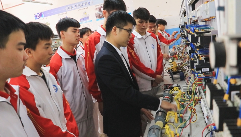 机电一体化技术（含人工智能、工业机器人、电子技术）